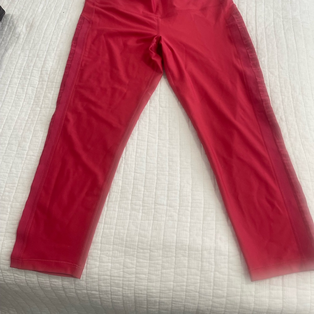 Under Armour Red Cropped Ankle Pants for Effortless Style